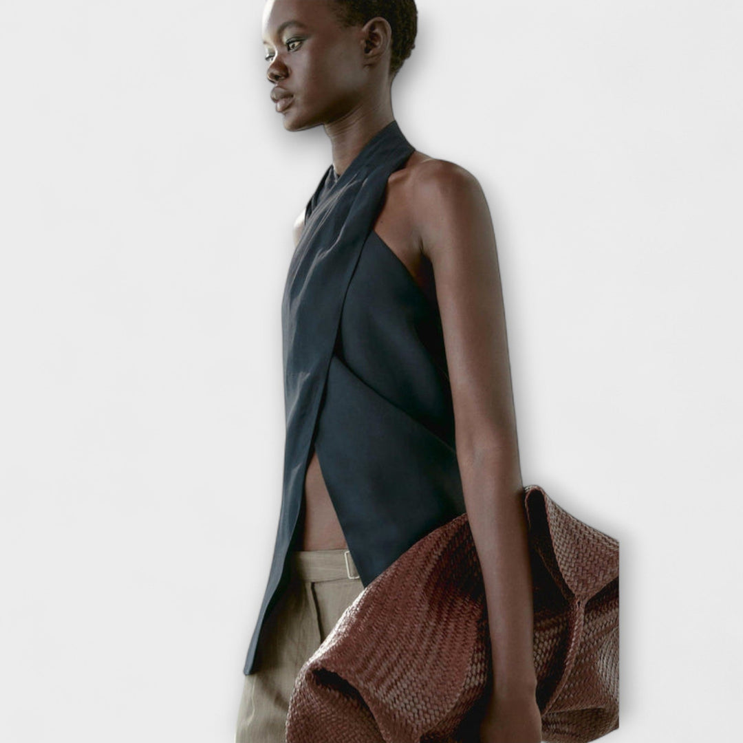 Hannah - Modrý top s halter krkem a výřezem na zádech