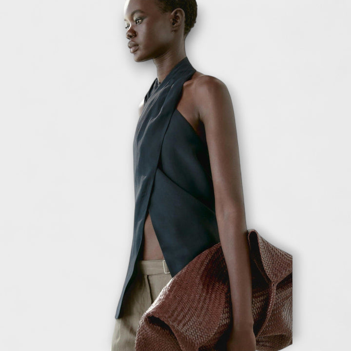 Hannah - Modrý top s halter krkem a výřezem na zádech