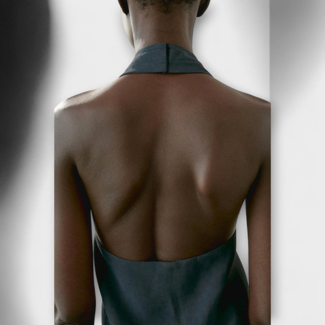 Hannah - Modrý top s halter krkem a výřezem na zádech